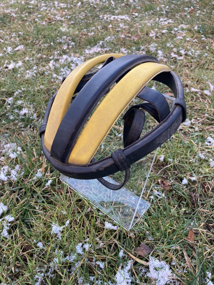 Cyklistická kožená helma 